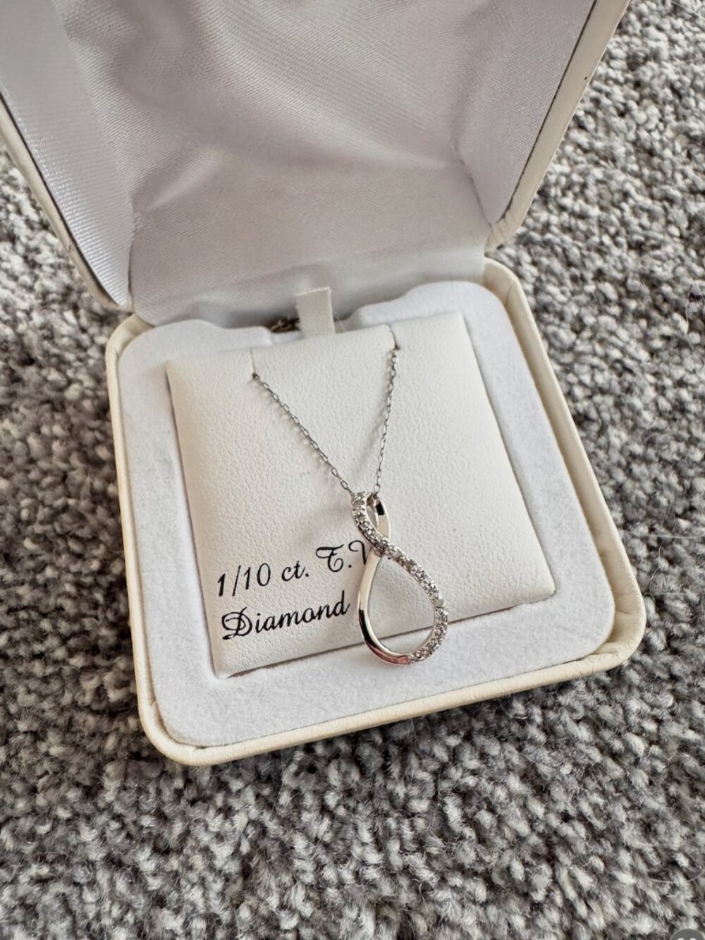 1/10 CT TW Diamond Infinity Pendant Necklace New in Gift Box